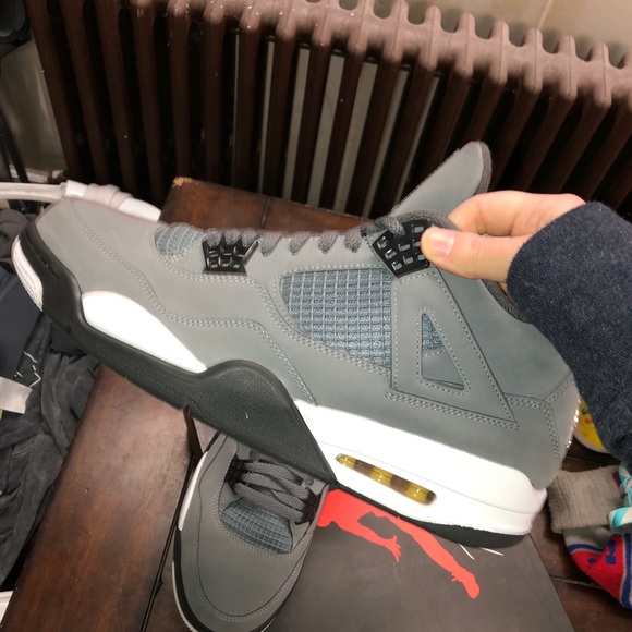 Air Jordan Retro 4’s PERFECT CONDITION! - Picture 5 of 8